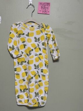 NWOT Hudson Baby Infant Yellow Lemon Print Nightgown, Size 0-6 Months